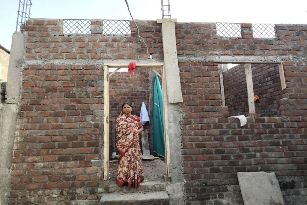 प्रधानमंत्री ग्रामीण आवास योजना में गड़बड़ी का आरोप, पात्र हितग्राहियों को नहीं मिल रहा पूरा लाभ, खंडवा में 27 हजार गरीबों के आवास अधूरे